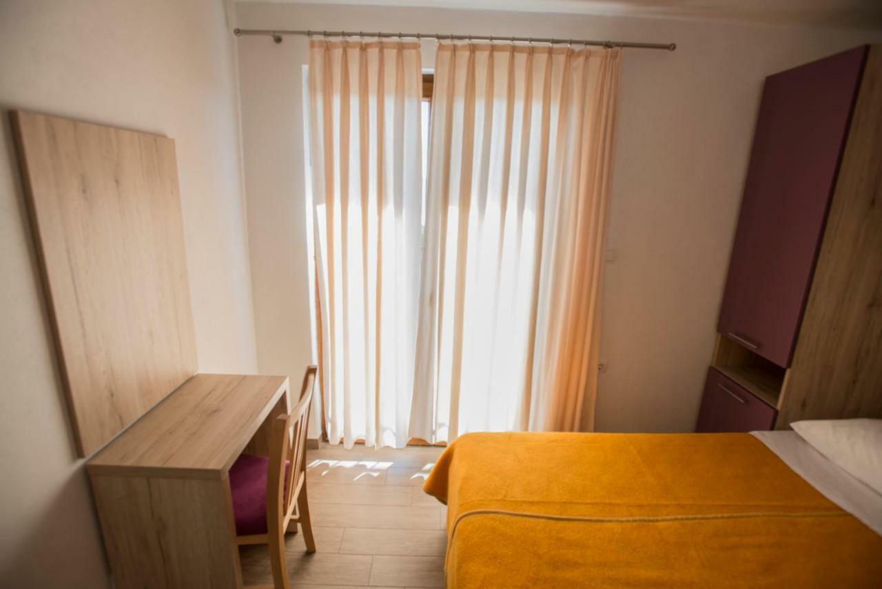 Apartmani Simic Starigrad Paklenica Dış mekan fotoğraf